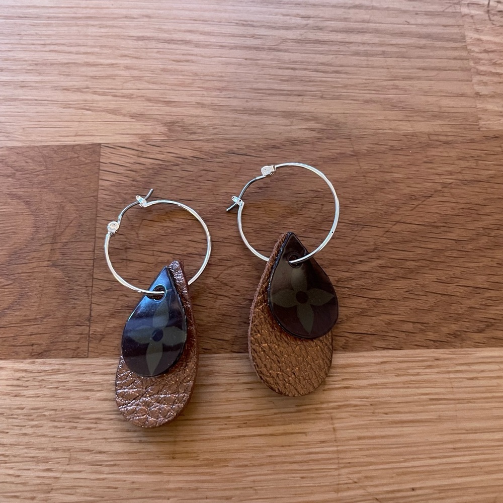 Spark*L Quatrefoil Silver Hoops - image 1